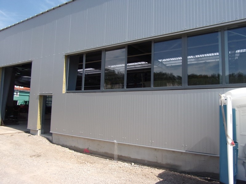 Neubau einer Fahrzeughalle in Lehrte - Fensterfront