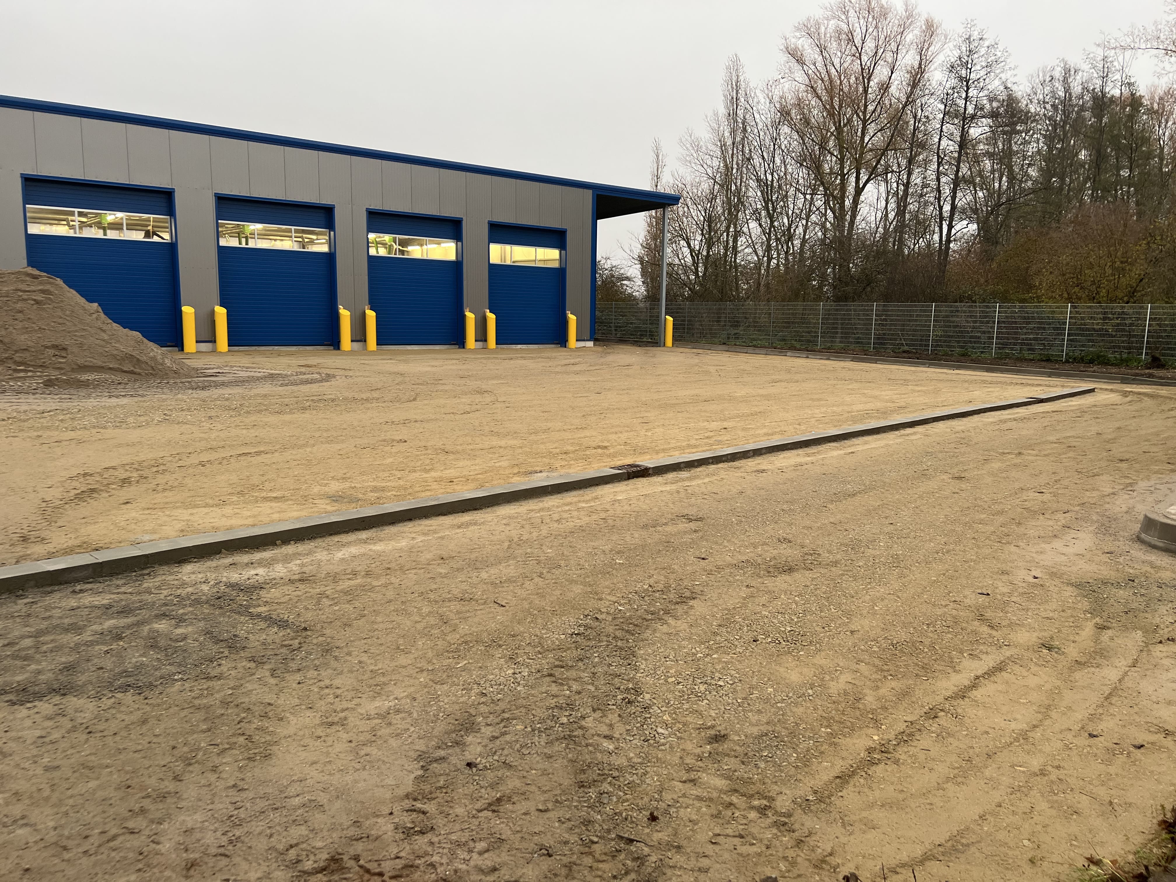 Neubau einer Fahrzeughalle in Lehrte - Außenansicht 2